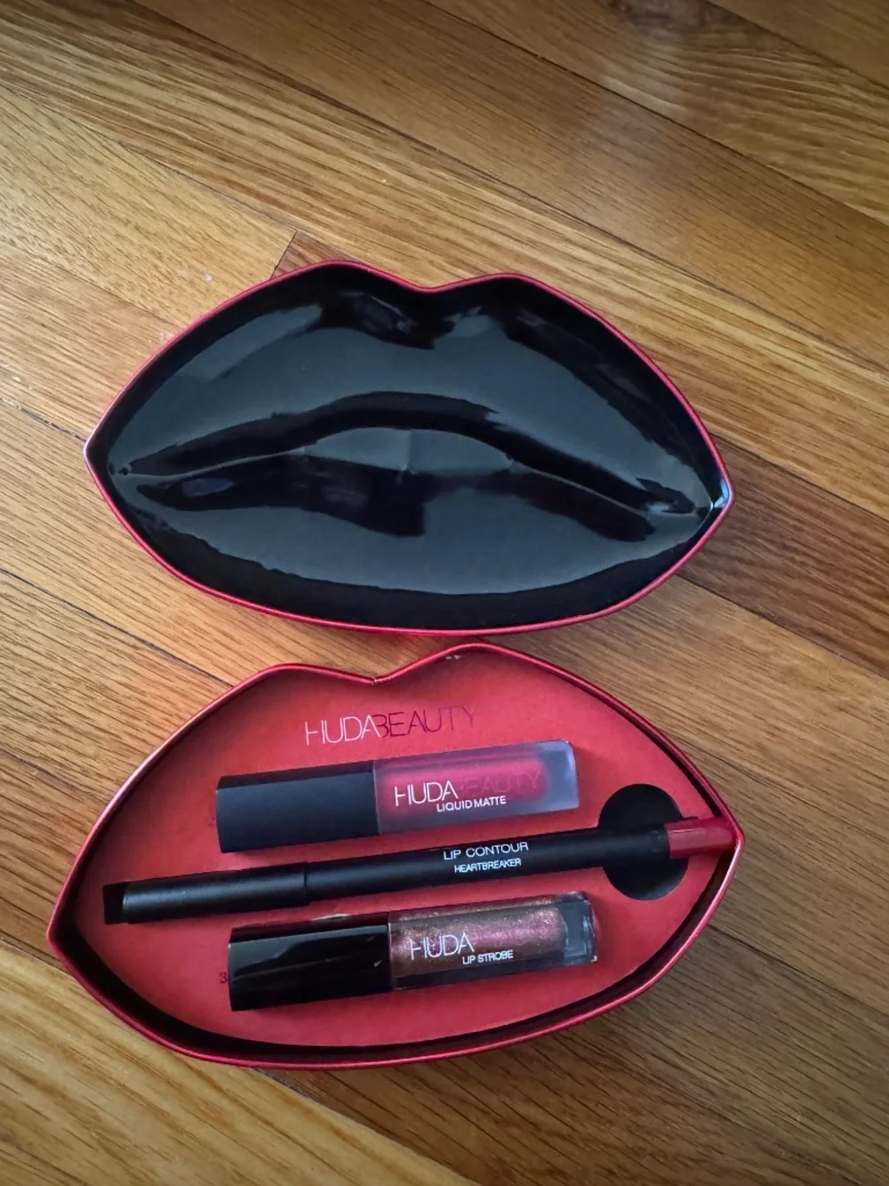 HUDA BEAUTY brand new